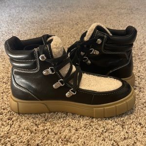 Universal Thread Black and sherpa ankle boots - Size 6